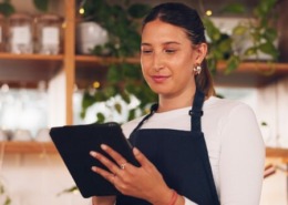 Mulher usando tablet